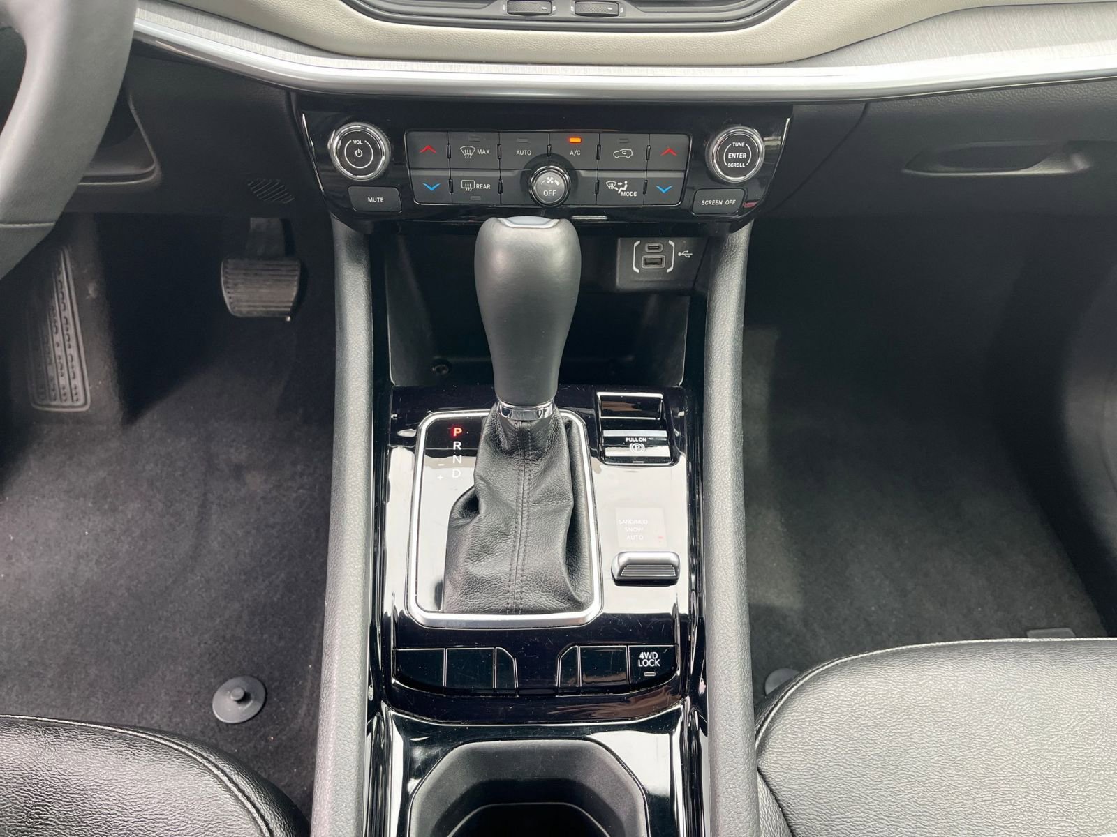 Used 2025 Jeep Compass Limited image 42