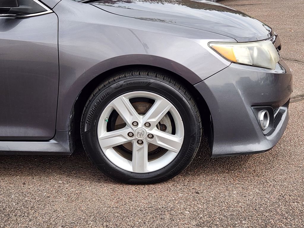 Used 2014 Toyota Camry SE FWD image 29