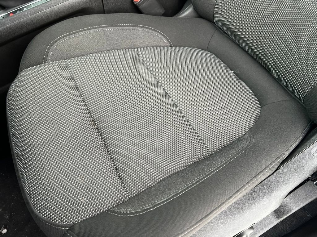 Certified 2023 Chevrolet Traverse LT w/ Rear Camera Mirror Package image 13