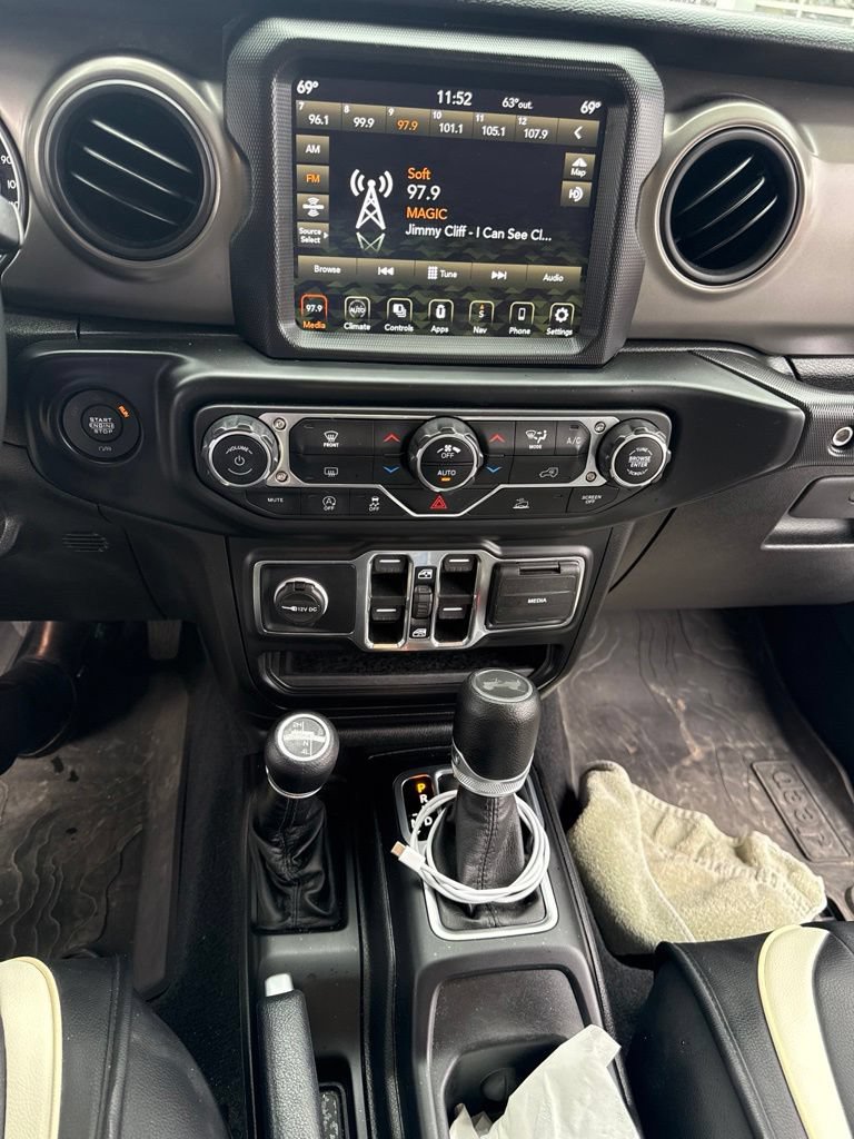Used 2022 Jeep Wrangler Unlimited Sport AWD/4WD image 11