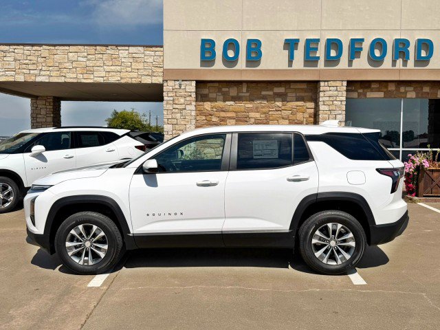 New 2027 Chevrolet Equinox LT w/ Convenience Package II FWD image 2
