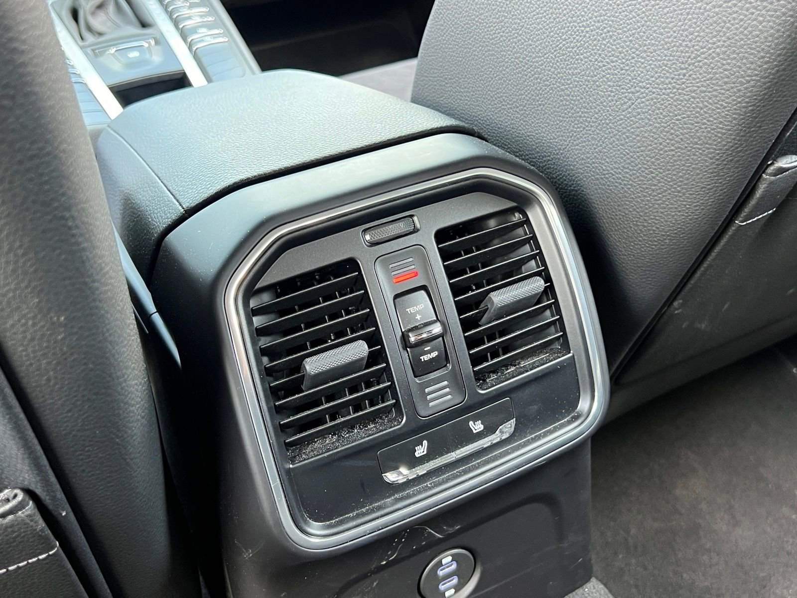 Certified 2020 Porsche Macan image 18