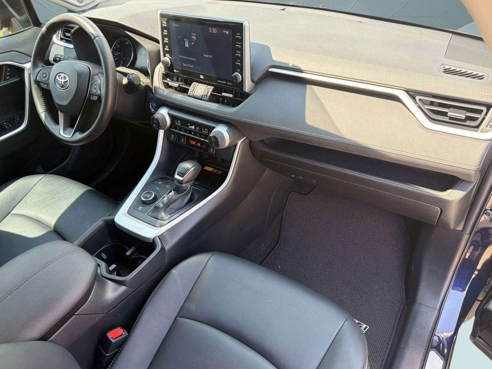 Used 2022 Toyota RAV4 XLE Premium AWD/4WD image 27