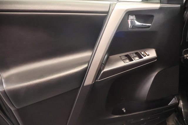 Used 2018 Toyota RAV4 XLE AWD/4WD image 9