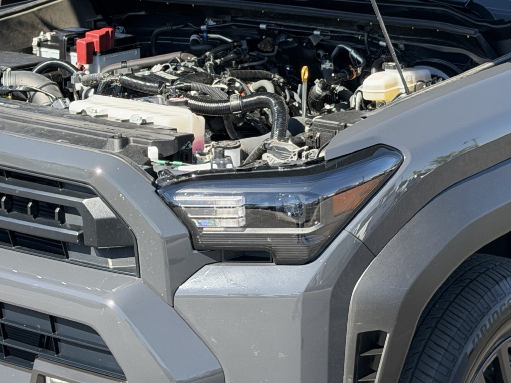Certified 2025 Toyota 4Runner SR5 AWD/4WD image 30