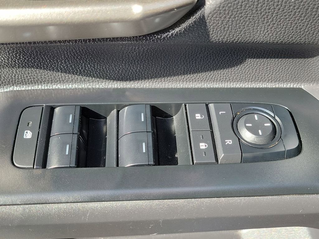 Used 2025 Toyota Tacoma TRD Sport w/ TRD Sport Upgrade Package image 15