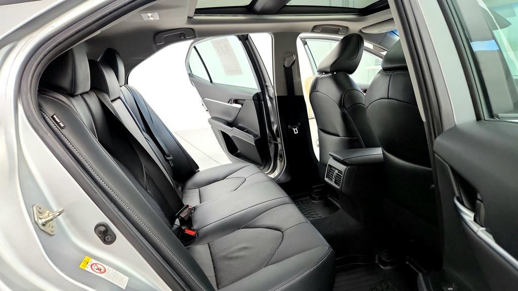 Used 2019 Toyota Camry XSE w/ Navigation Package FWD image 18