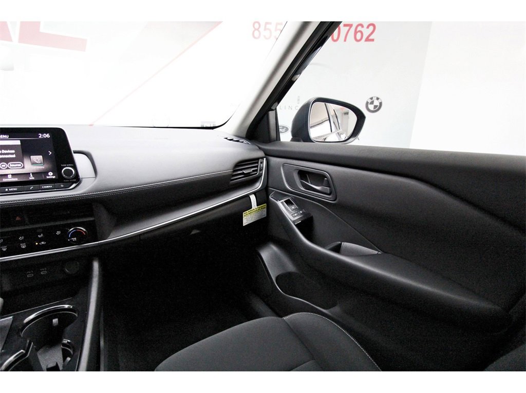 Used 2025 Nissan Rogue S image 8