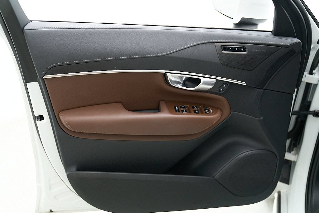 Certified 2024 Volvo XC90 T8 Ultimate AWD/4WD image 10