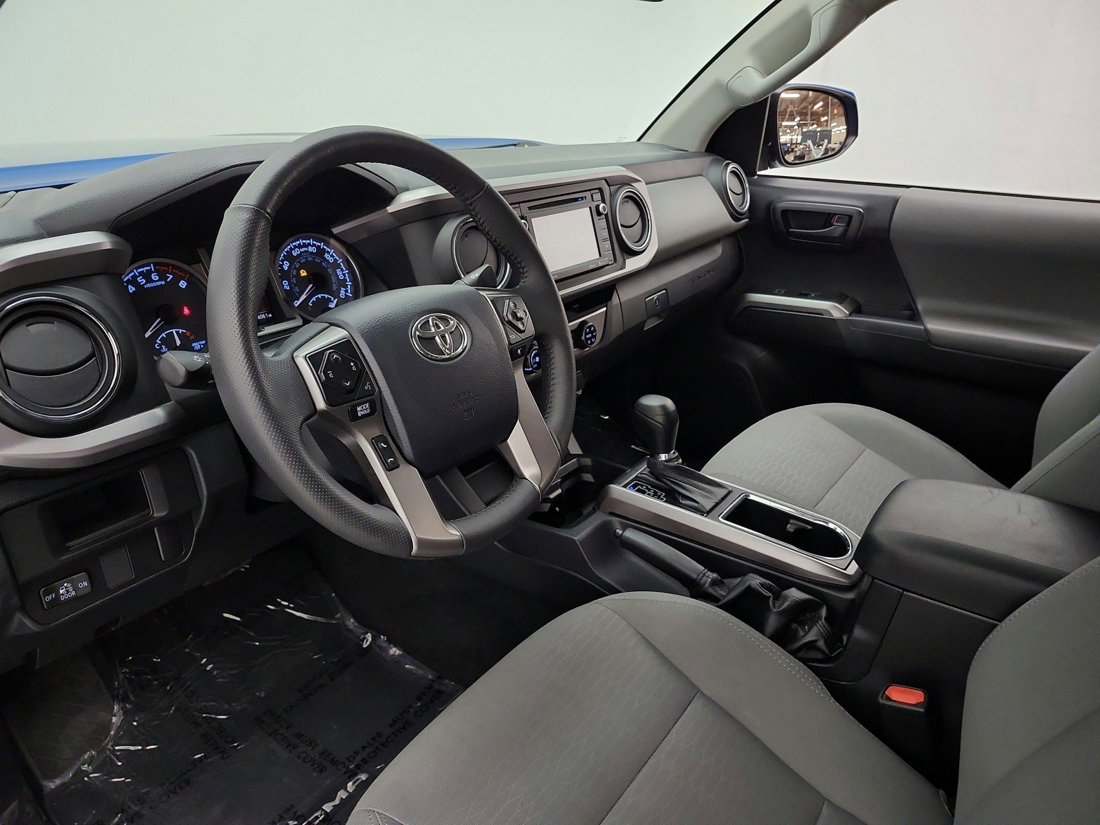 Used 2017 Toyota Tacoma SR5 w/ Tow Package RWD image 12