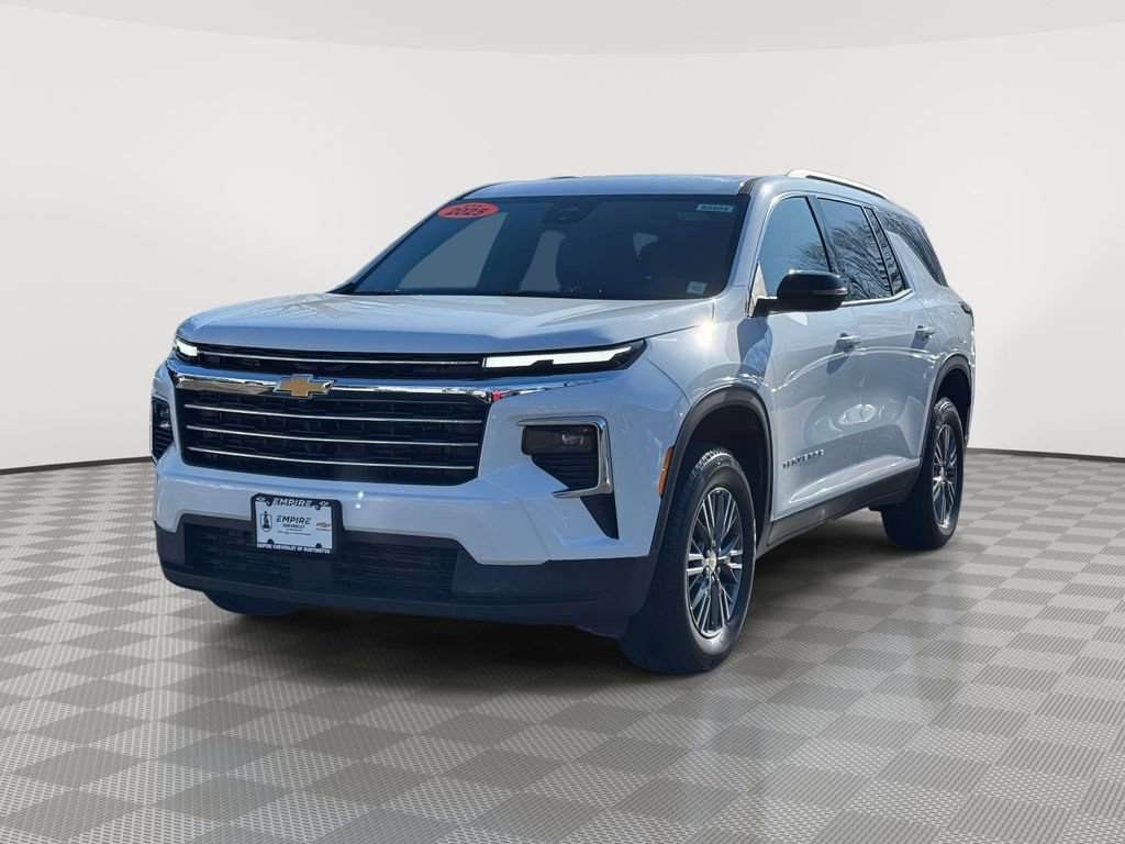 Used 2025 Chevrolet Traverse LT AWD/4WD image 3