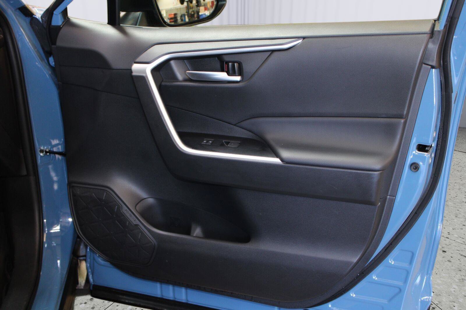 Used 2025 Toyota RAV4 SE AWD/4WD image 38