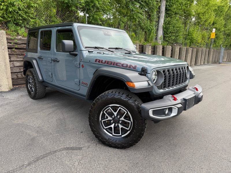 Used 2025 Jeep Wrangler Unlimited Rubicon AWD/4WD image 4