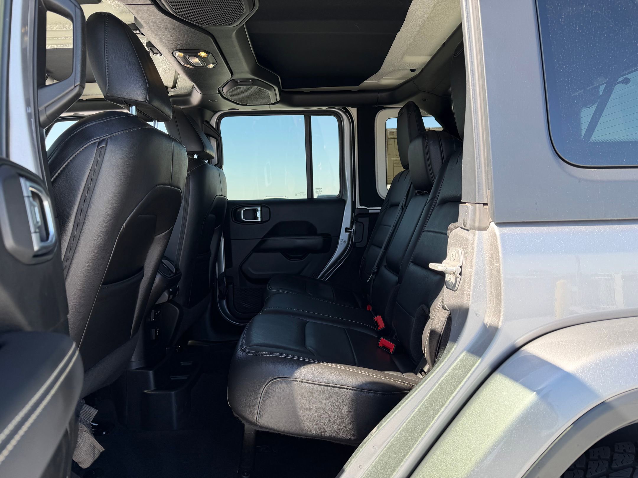 Used 2019 Jeep Wrangler Unlimited Sahara image 17