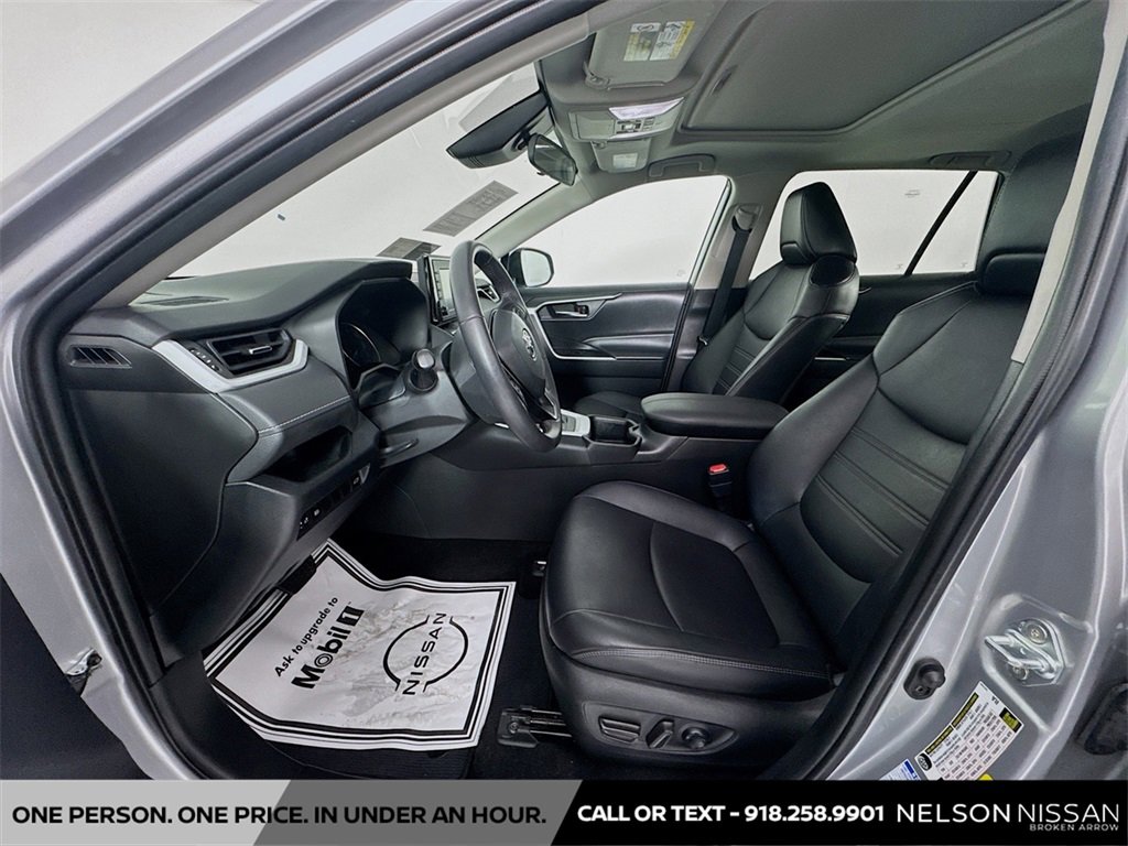 Used 2022 Toyota RAV4 XLE Premium image 19