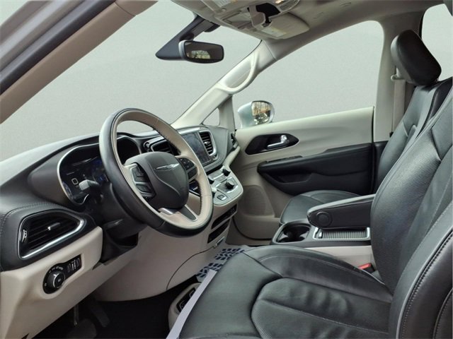 Used 2020 Chrysler Pacifica Limited image 11