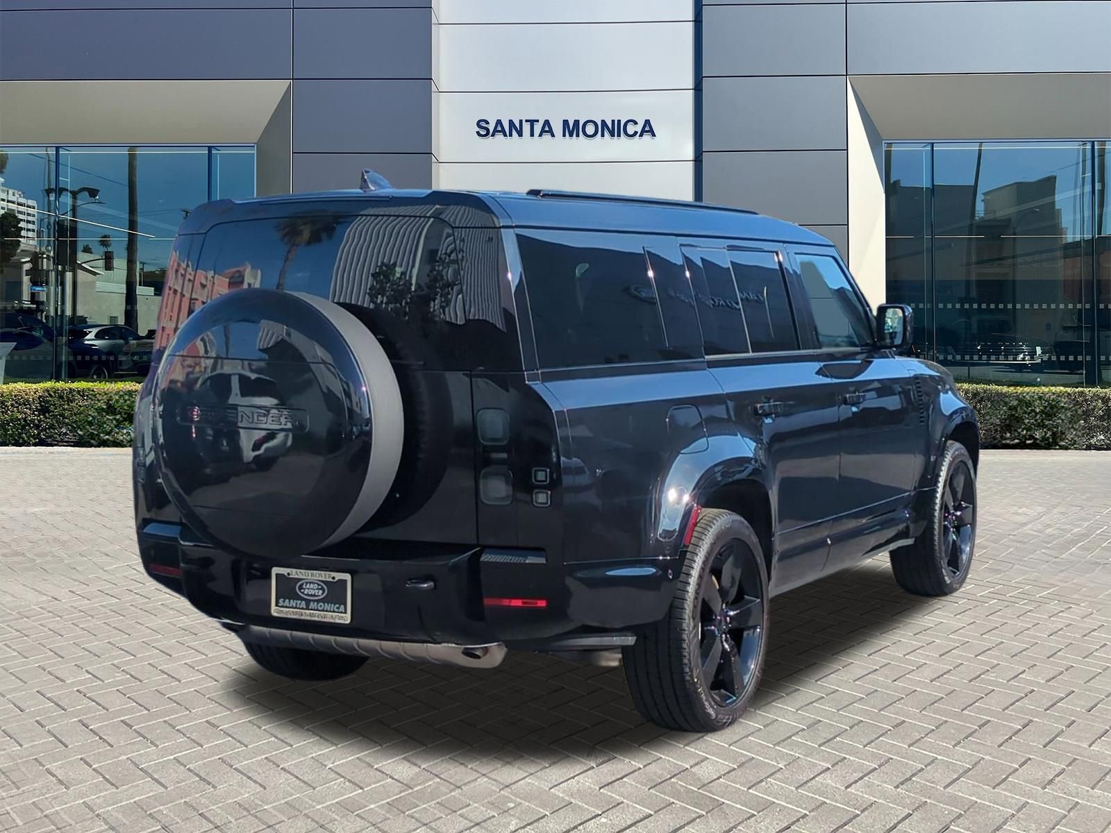 New 2026 Land Rover Defender 130 X-Dynamic SE image 5