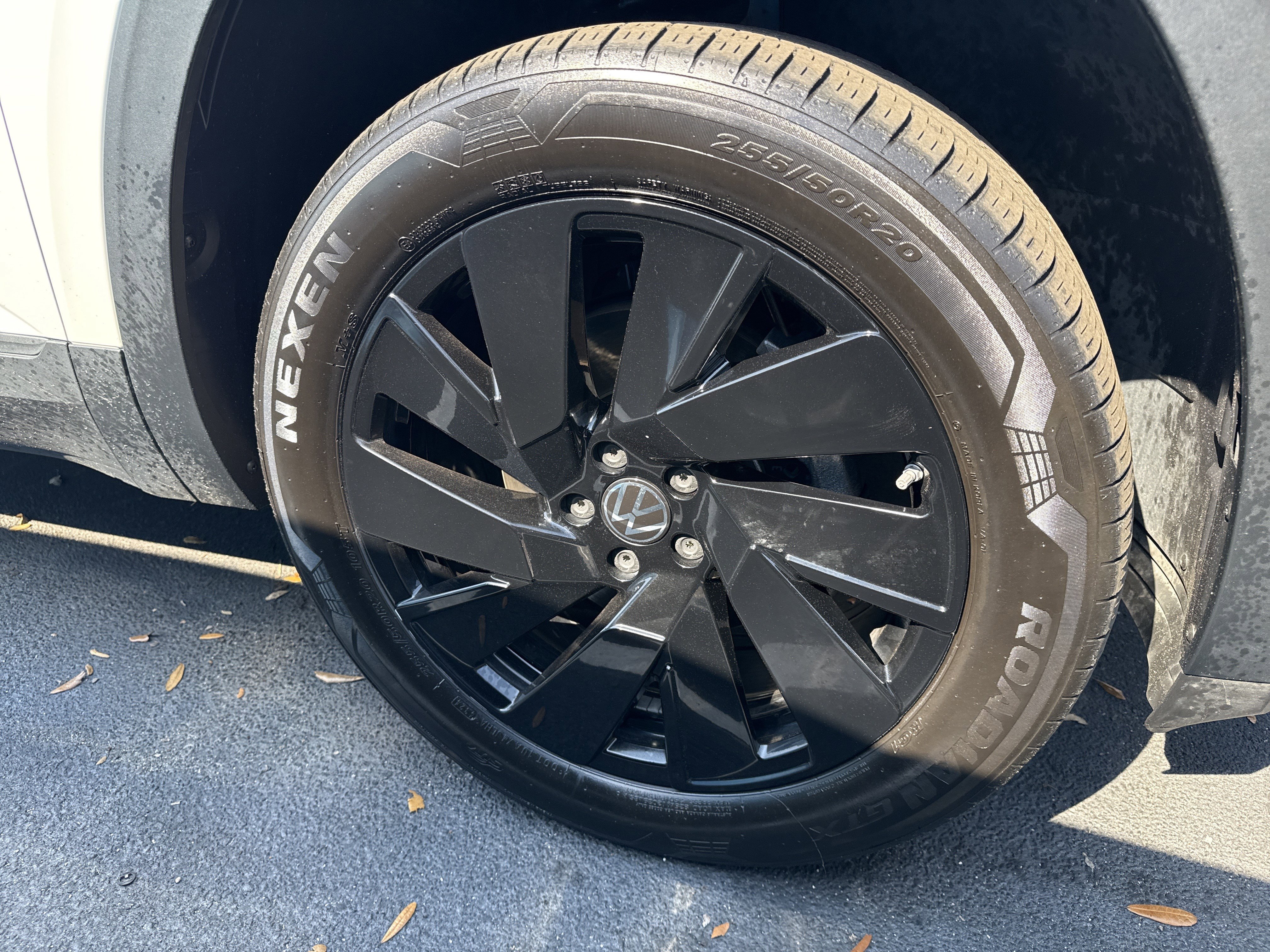 Used 2025 Volkswagen Atlas SE image 12