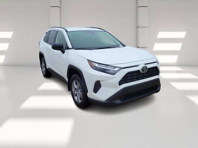 Used 2025 Toyota RAV4 LE image 4