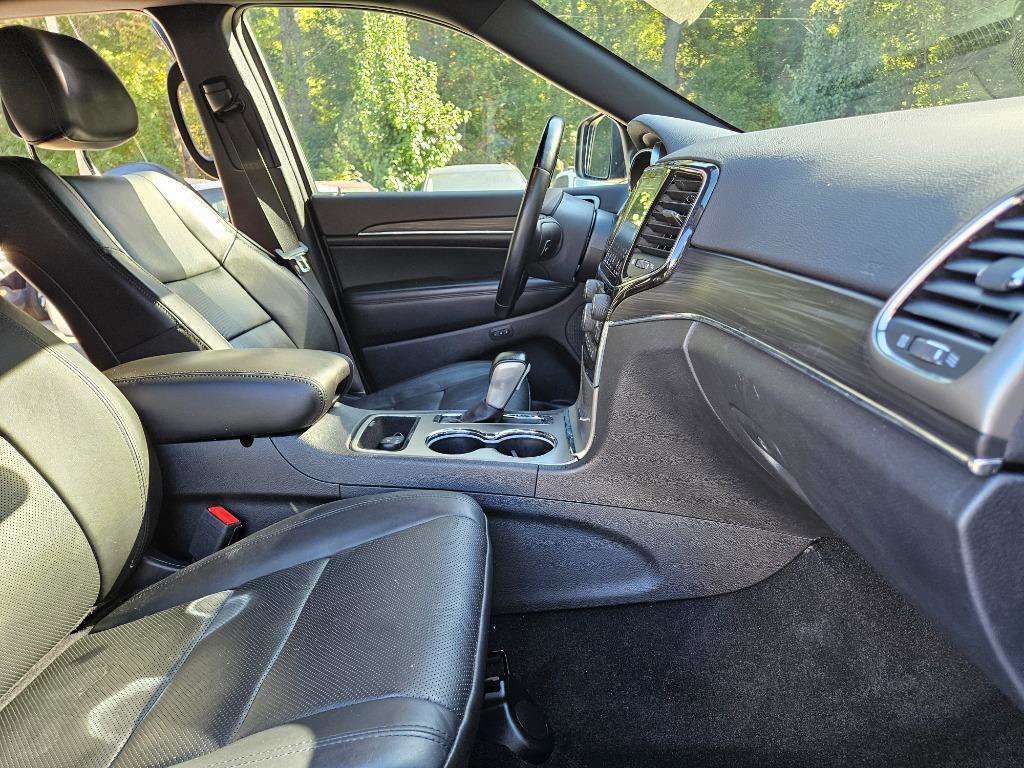 Used 2021 Jeep Grand Cherokee Limited w/ Luxury Group II image 30