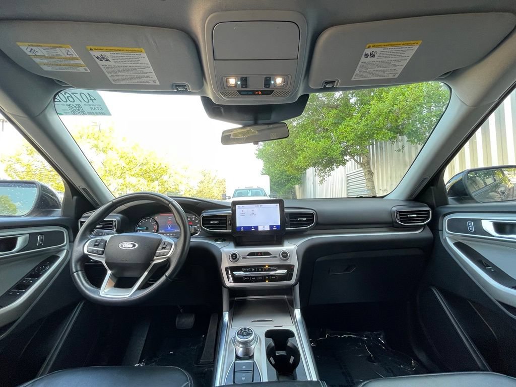 Used 2022 Ford Explorer XLT w/ Equipment Group 202A AWD/4WD image 30