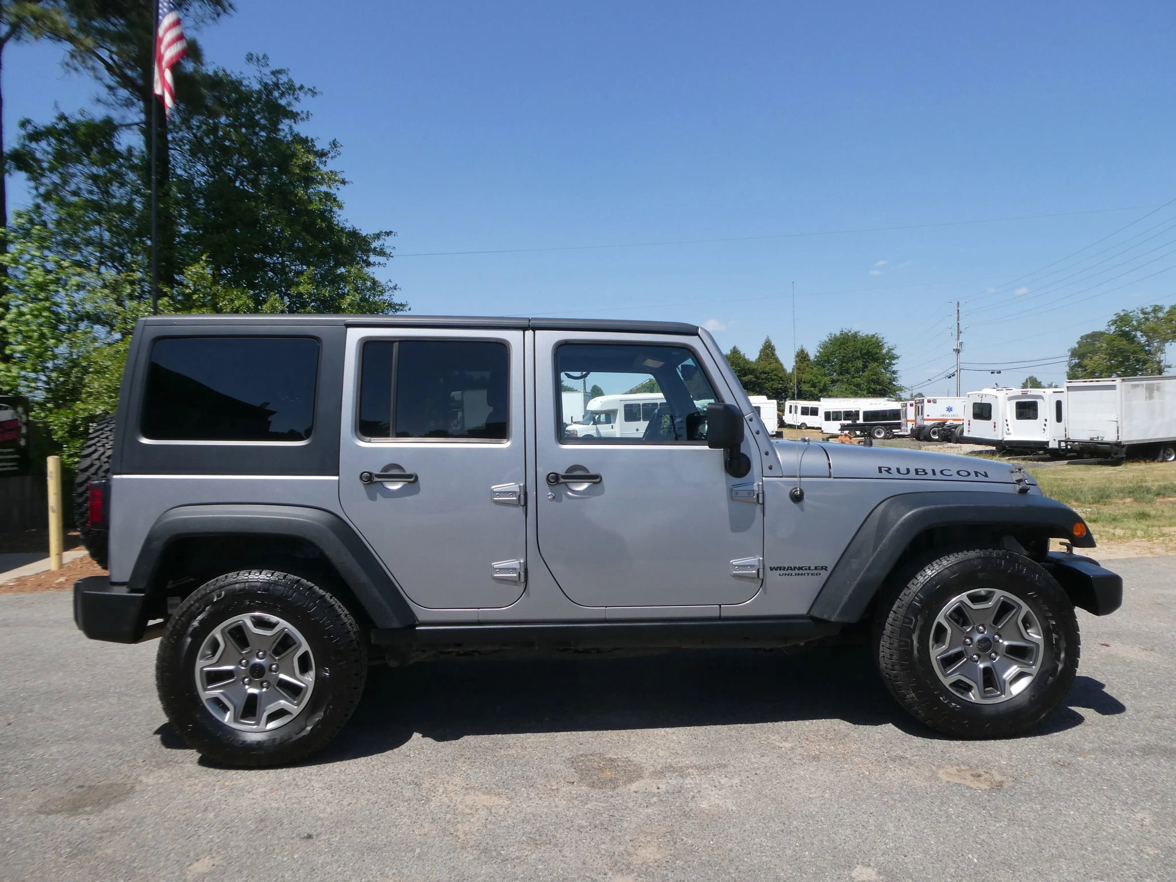Used 2013 Jeep Wrangler Unlimited Rubicon w/ Connectivity Group AWD/4WD image 4