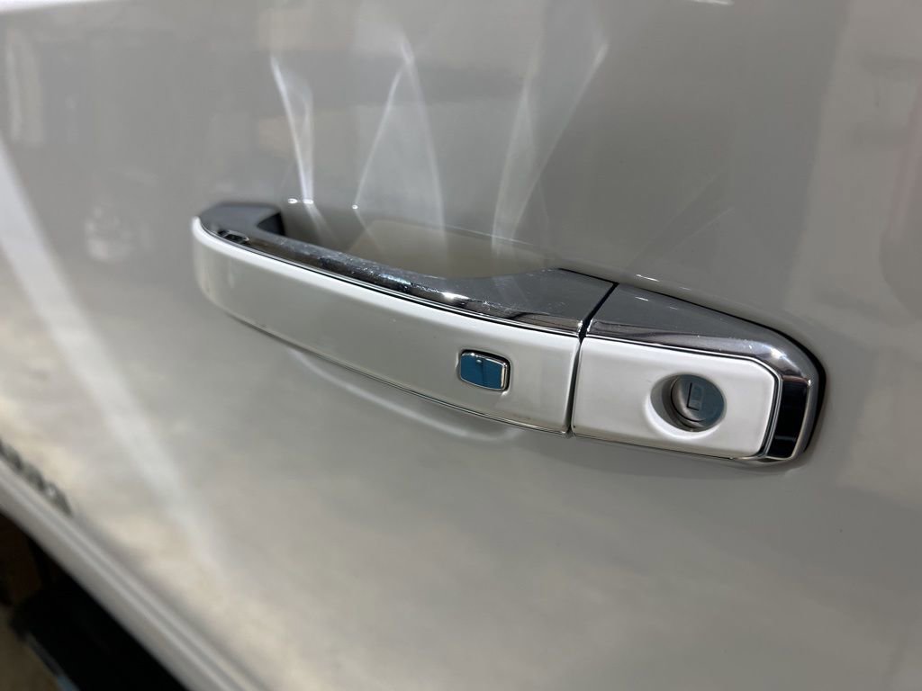 Used 2019 Chevrolet Suburban Premier image 16