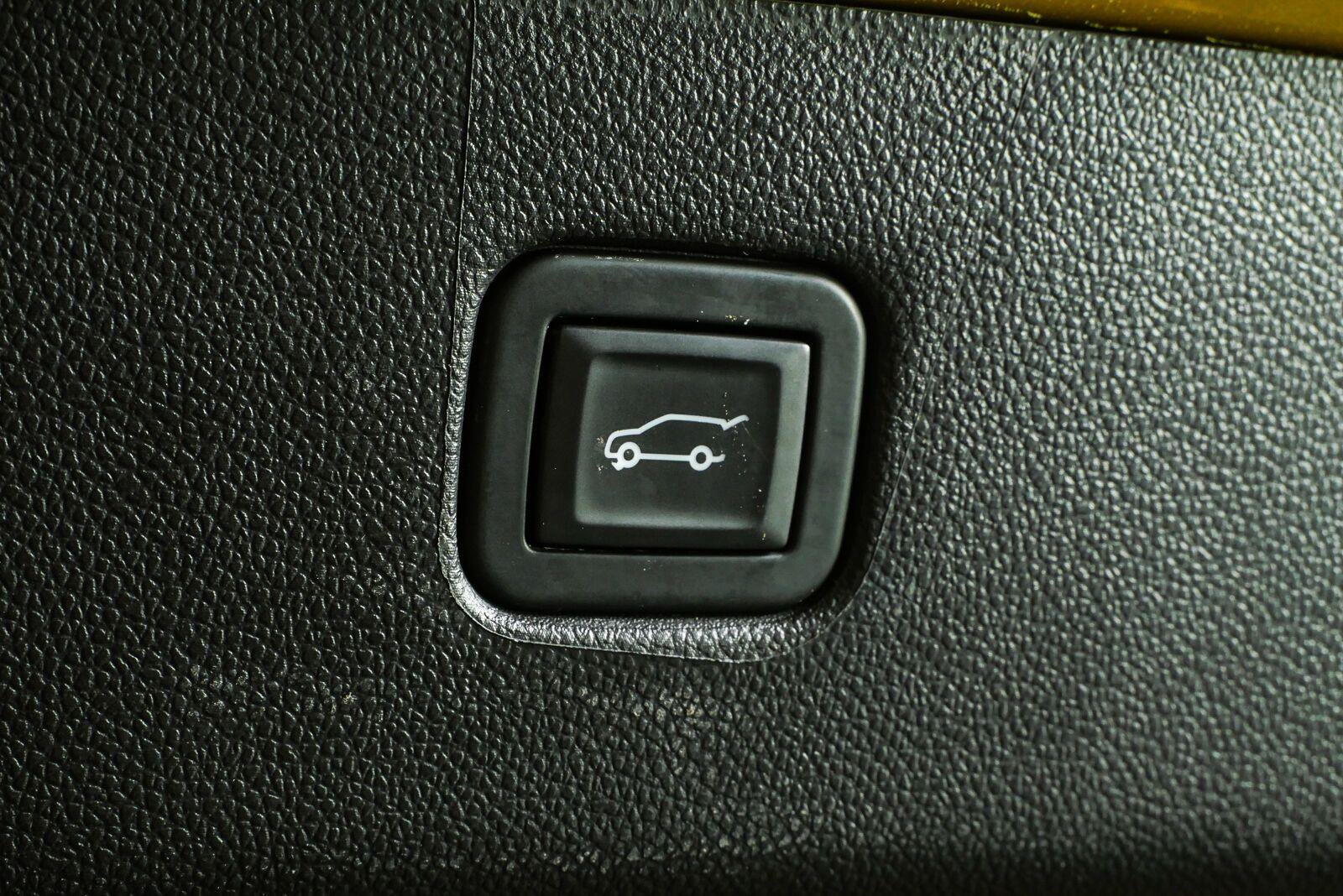 Used 2022 Chevrolet Blazer RS w/ Enhanced Convenience Package FWD image 35