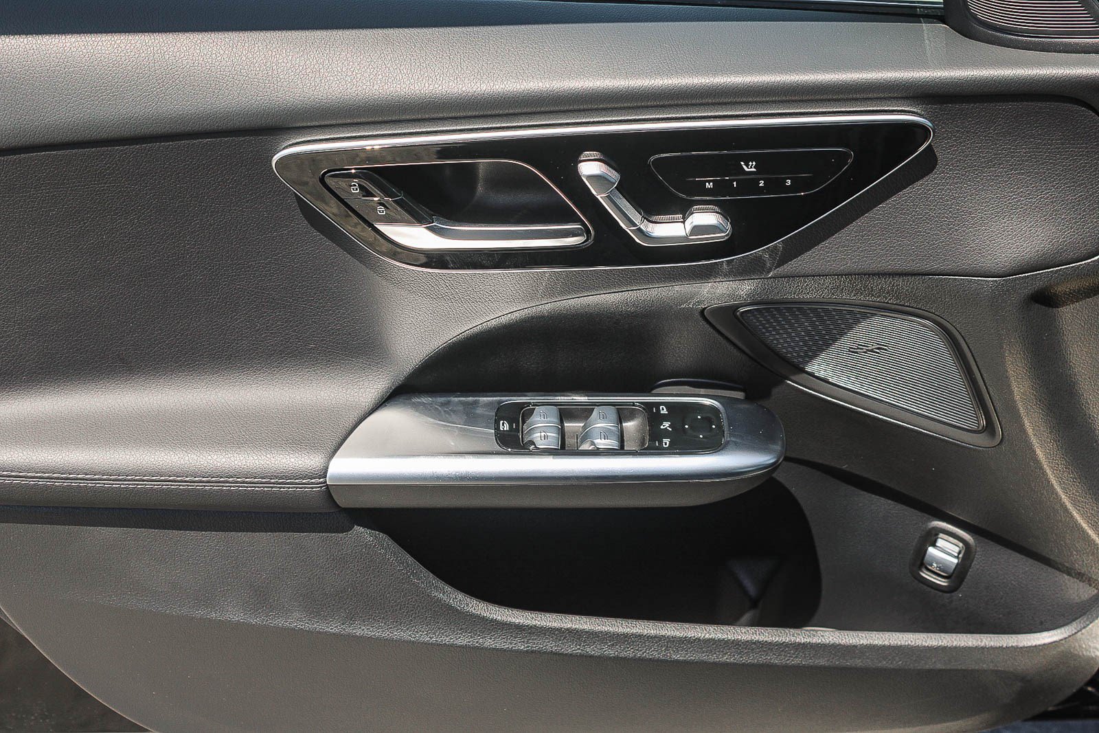 Used 2025 Mercedes-Benz C 300 Sedan image 21