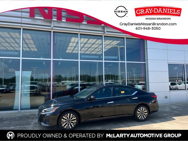 Used 2025 Nissan Altima 2.5 SV w/ SV Premium Package FWD image 1