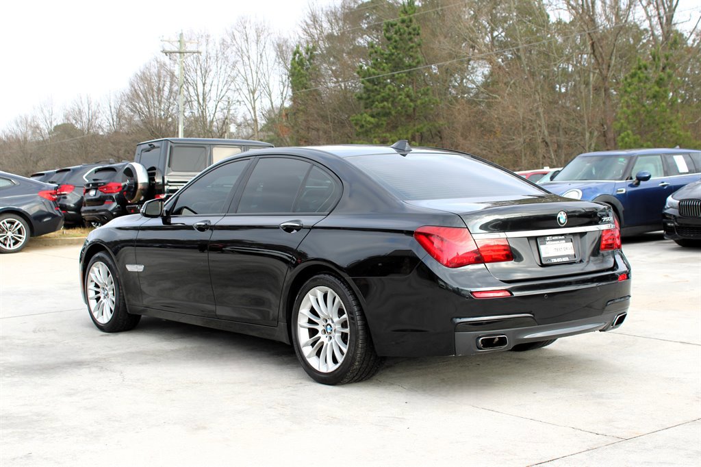 Used 2013 BMW 750i RWD image 5