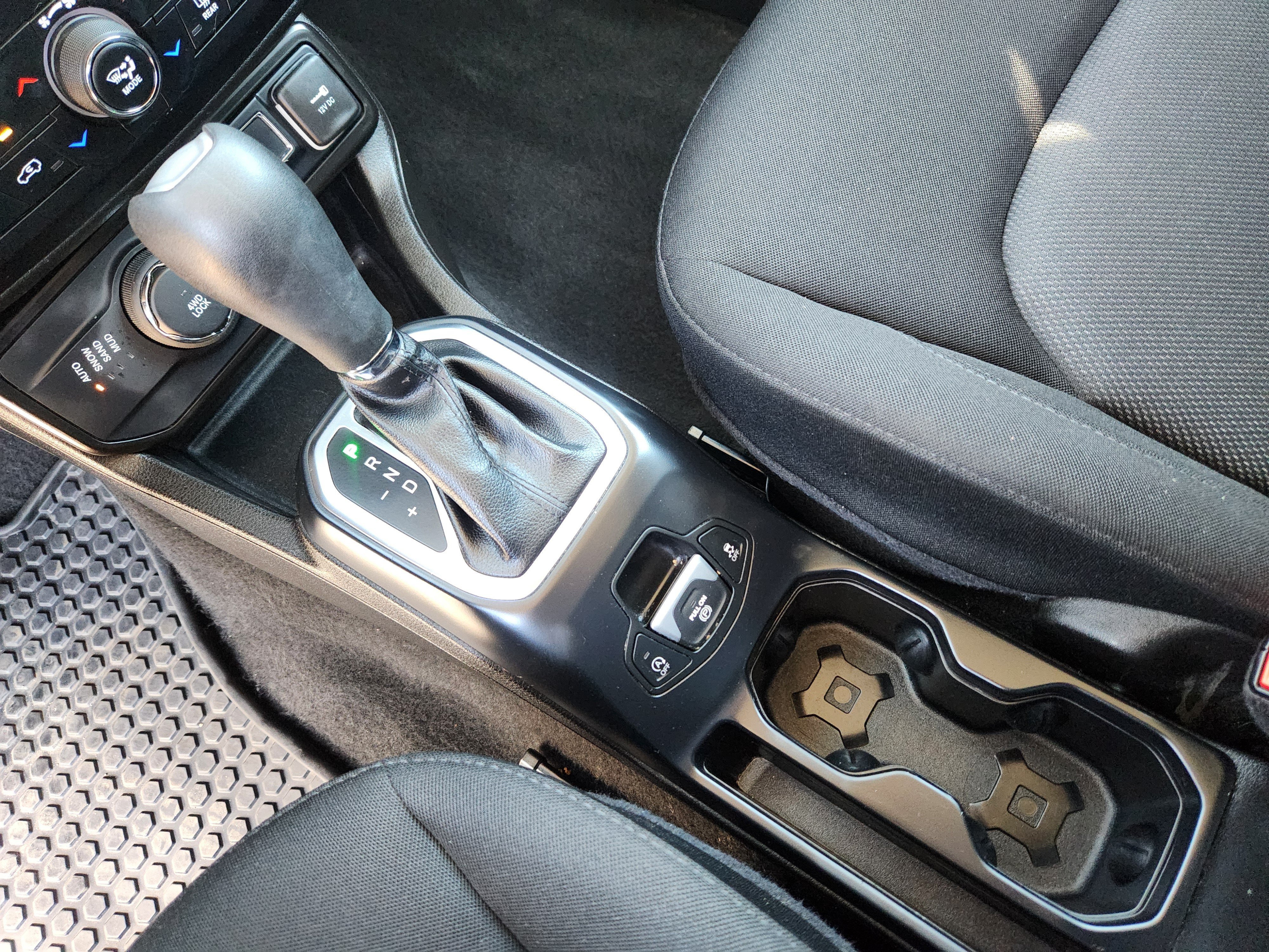 Used 2023 Jeep Renegade Latitude AWD/4WD image 16