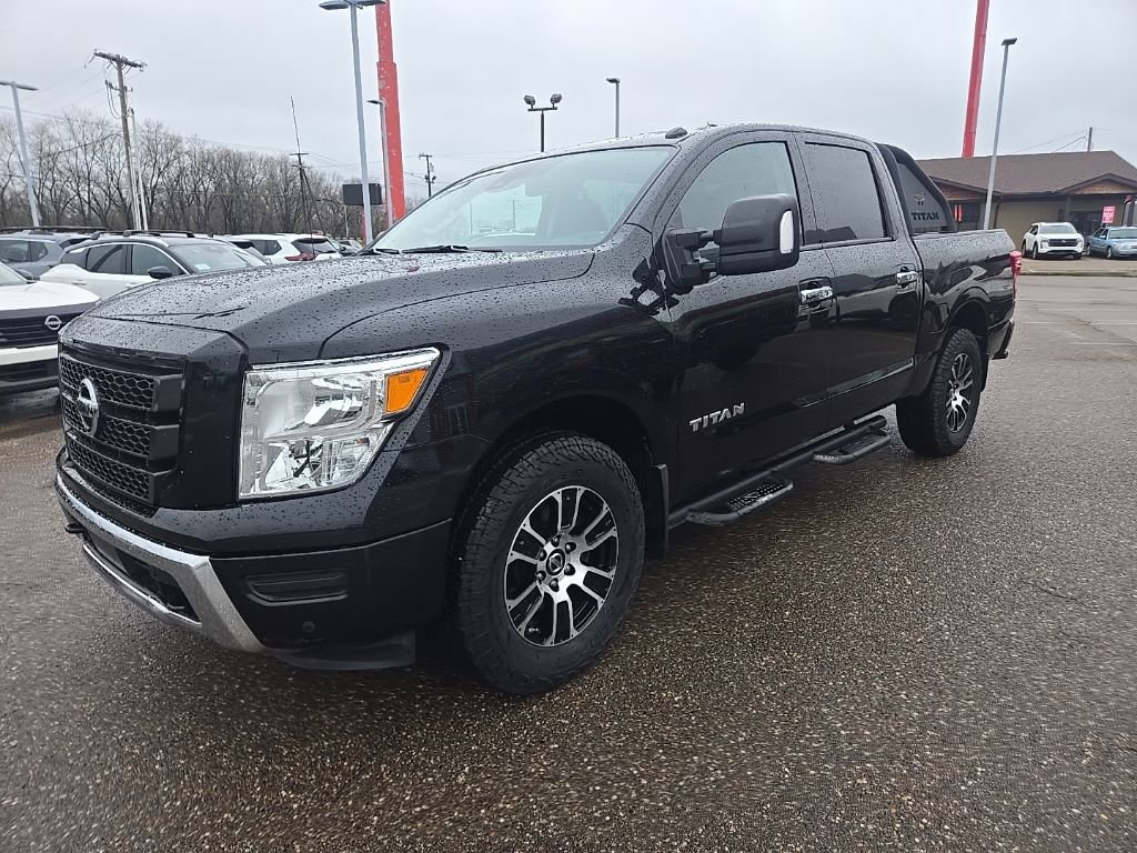 Used 2021 Nissan Titan SV w/ SV Convenience Package image 3