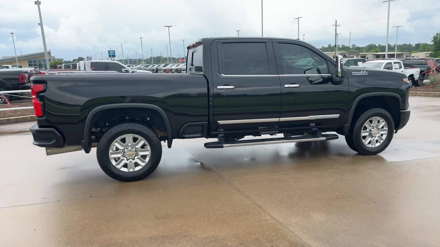 Used 2025 Chevrolet Silverado 3500 High Country w/ Technology Package AWD/4WD image 8