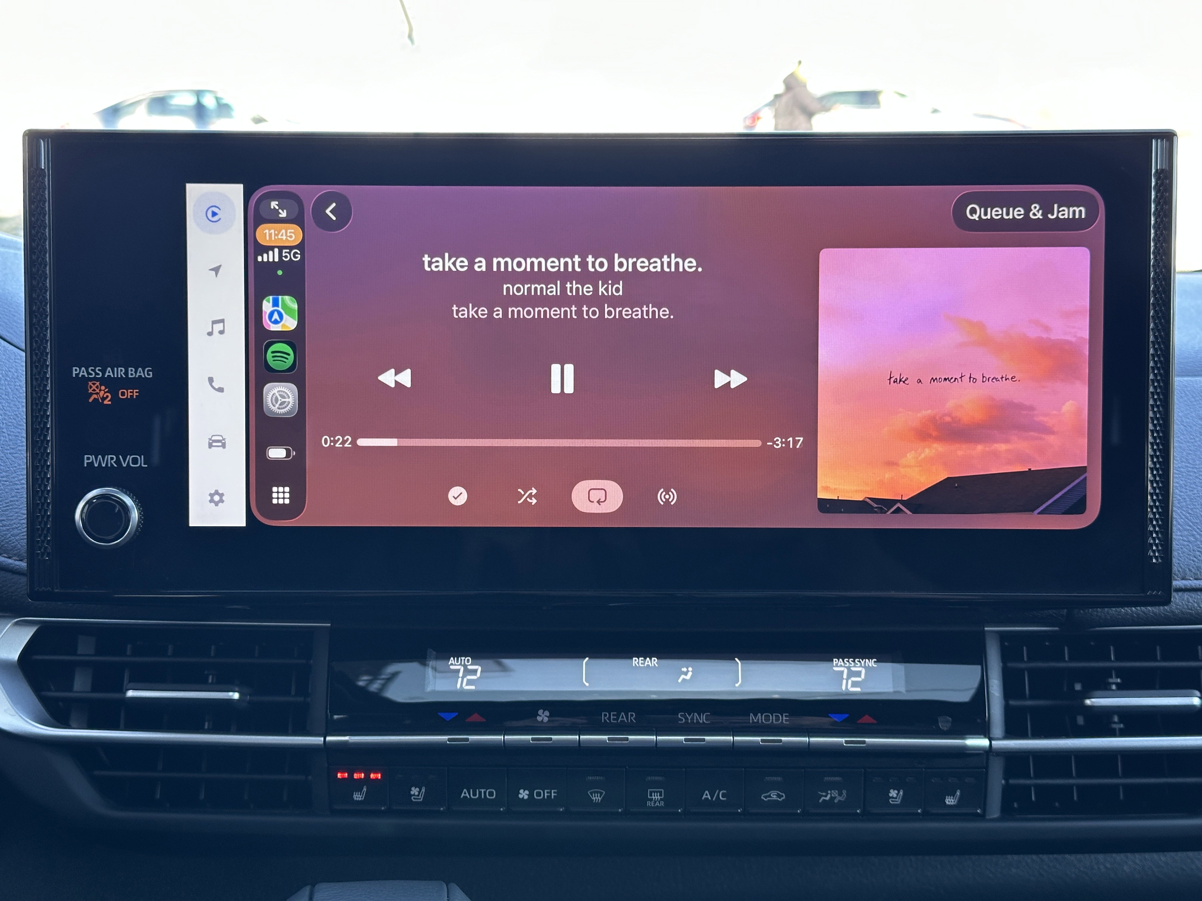 Used 2025 Toyota Sienna Limited image 33