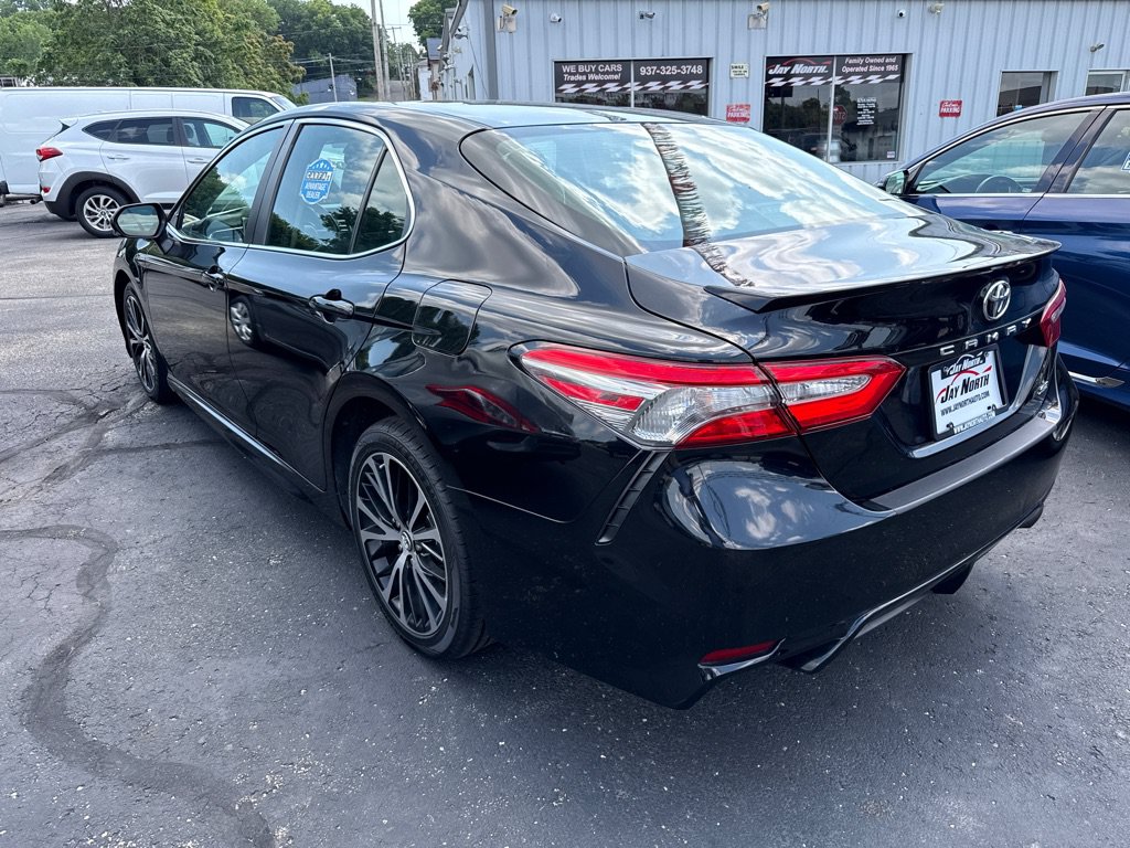 Used 2018 Toyota Camry SE w/ Convenience Package FWD image 4