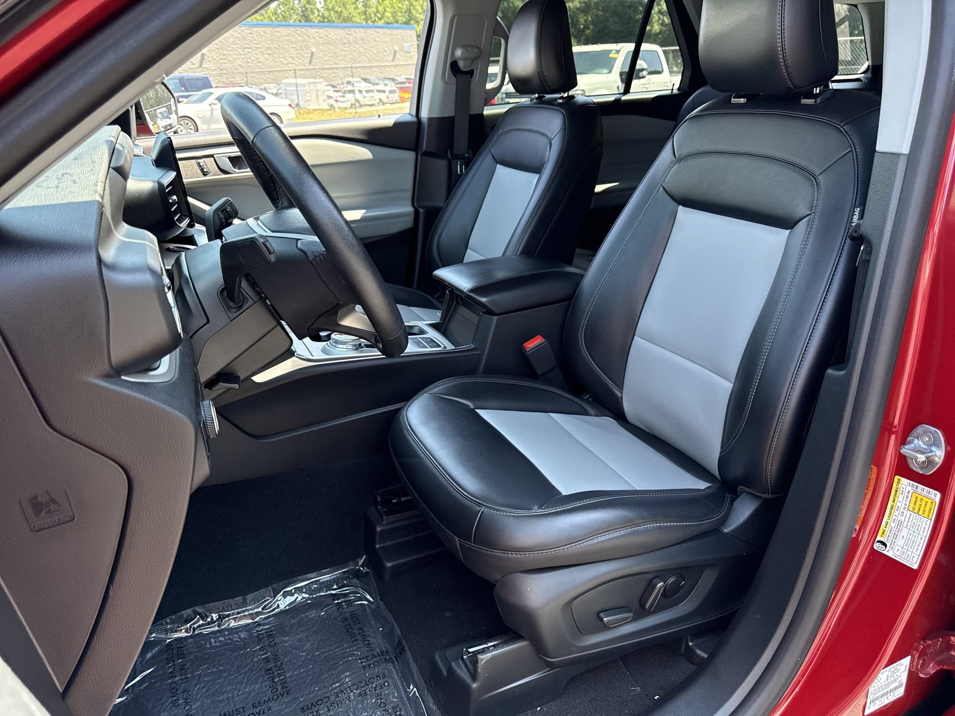 Certified 2024 Ford Explorer XLT w/ Equipment Group 202A RWD image 13