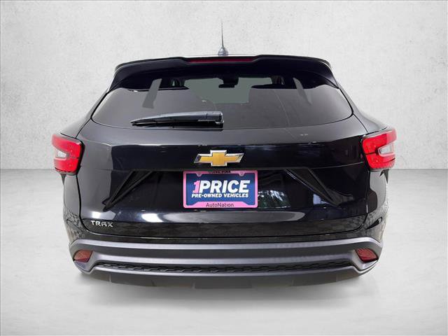 Used 2024 Chevrolet Trax LS w/ LS Convenience Package FWD image 4