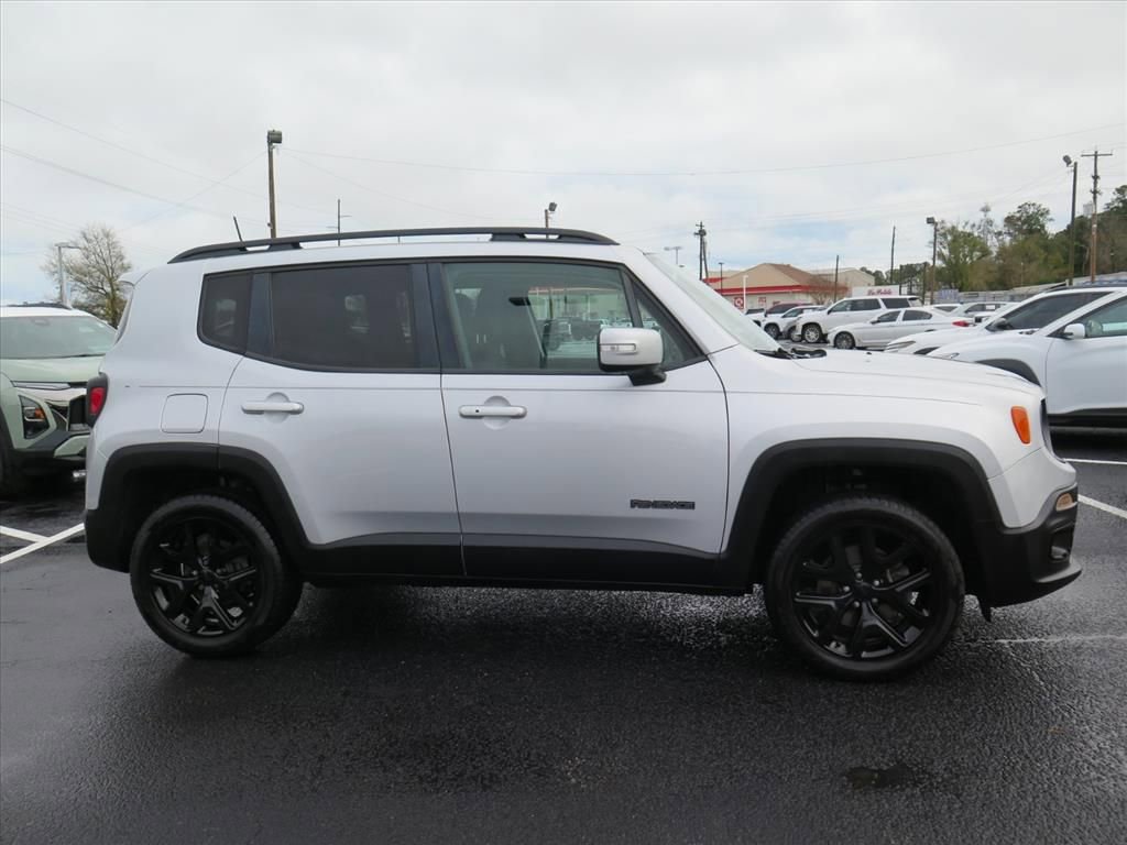 Used 2018 Jeep Renegade Altitude w/ UConnect 8.4 Nav Group image 2