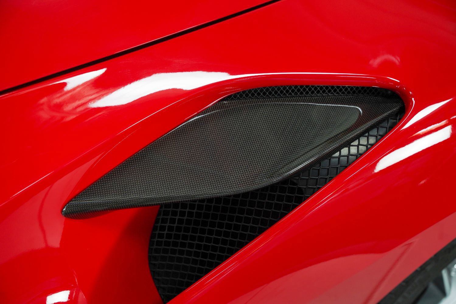 Used 2021 Ferrari F8 Tributo RWD image 22