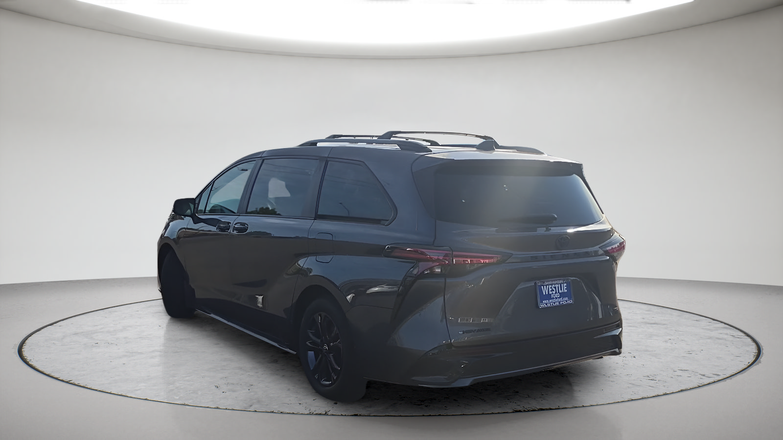 Used 2025 Toyota Sienna XSE w/ XSE Premium Package AWD/4WD image 9