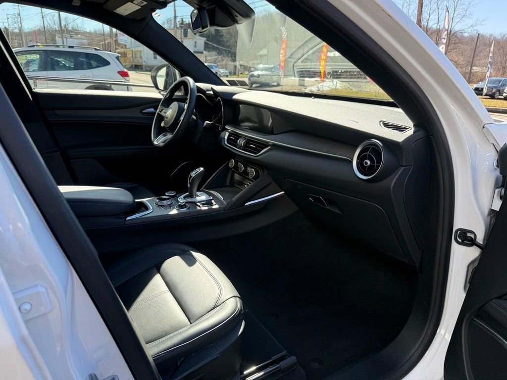 Used 2023 Alfa Romeo Stelvio Ti image 27