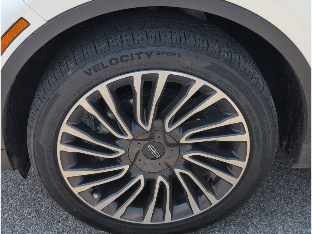 Used 2022 Lincoln Corsair Reserve w/ Luxury Package image 9