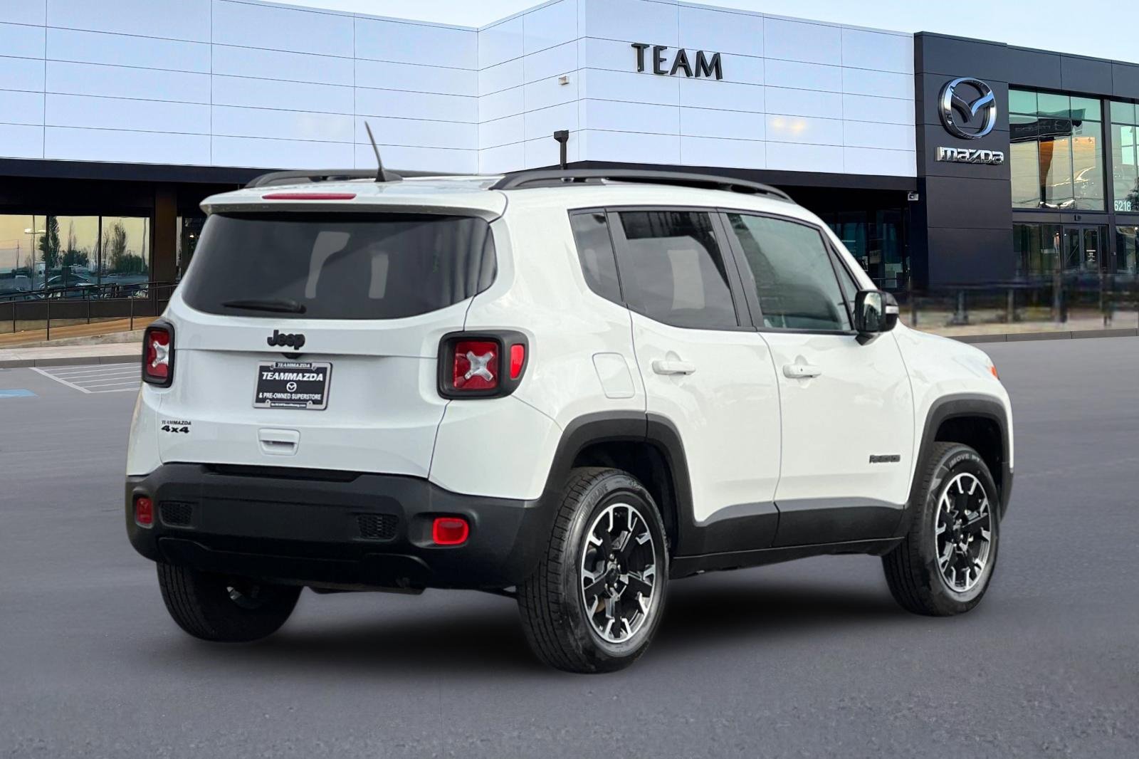 Used 2023 Jeep Renegade Latitude image 4