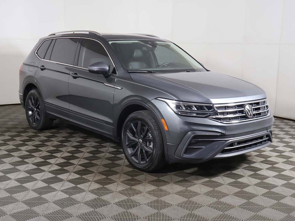 Used 2024 Volkswagen Tiguan SE w/ Panoramic Sunroof Package FWD image 55