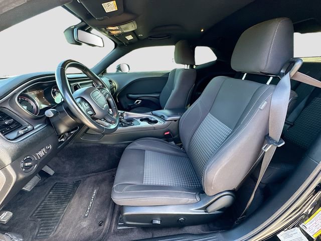 Used 2017 Dodge Challenger SXT w/ Driver Convenience Group RWD image 18