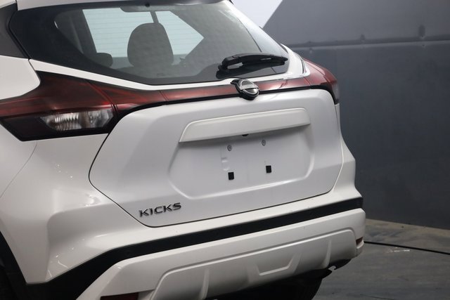 Used 2022 Nissan Kicks S image 6