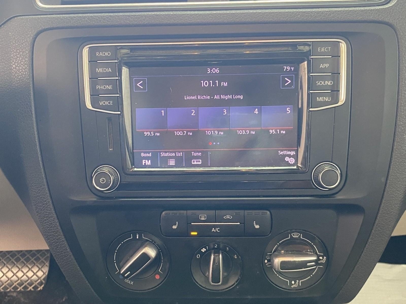 Used 2018 Volkswagen Jetta SE FWD image 19