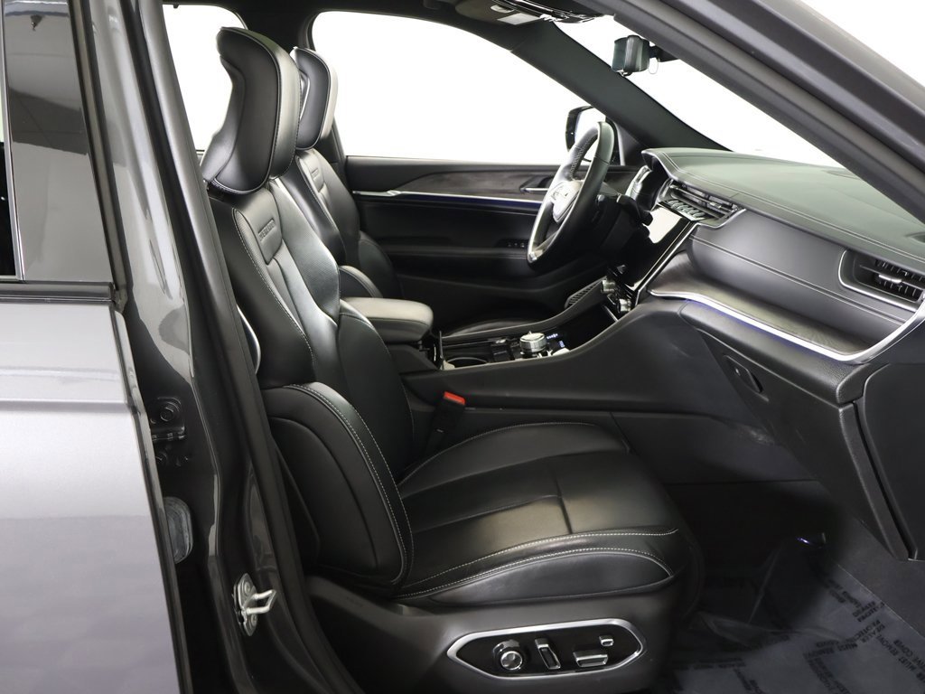 Used 2022 Jeep Grand Cherokee Overland w/ Luxury Tech Group IV image 36