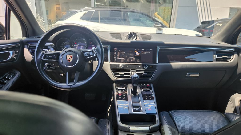 Used 2024 Porsche Macan AWD/4WD image 1